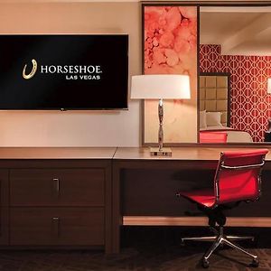 Estudio Tower de 2 Habitaciones y Cama Queen